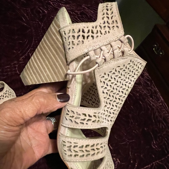 Shoes - Picture 5 of 11